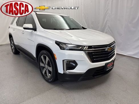 Used 2023 Chevrolet Traverse LT w/ LT Premium Package AWD/4WD image 1