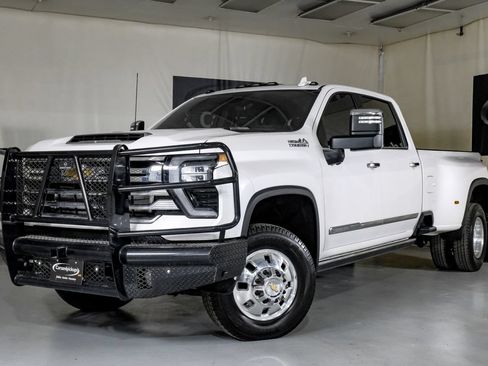 Used 2025 Chevrolet Silverado 3500 High Country w/ High Country Premium Package AWD/4WD image 4