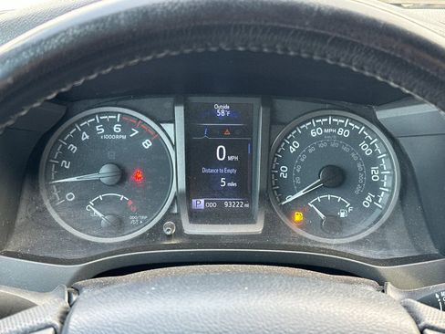 Used 2020 Toyota Tacoma TRD Off-Road w/ Technology Package image 22