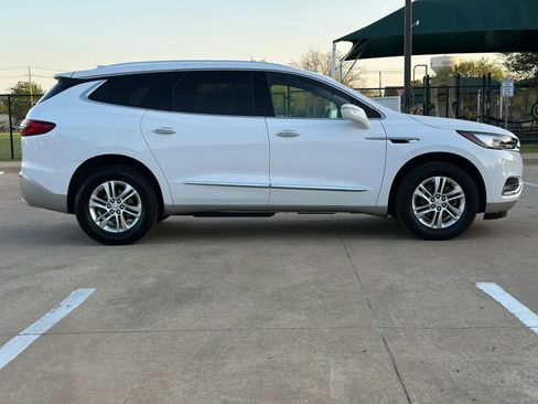Used 2020 Buick Enclave Essence image 4