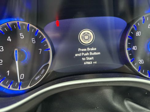 Used 2024 Chrysler Pacifica Touring-L image 10