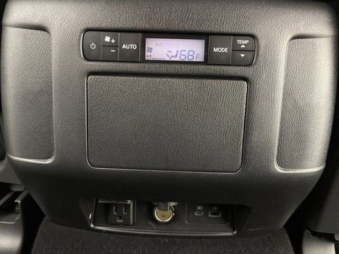 Used 2024 Nissan Armada SL image 42