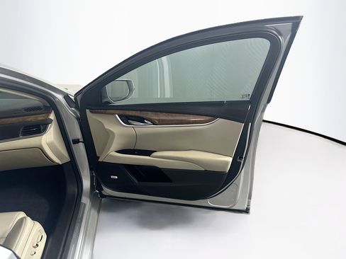 Used 2018 Cadillac XTS Luxury image 32