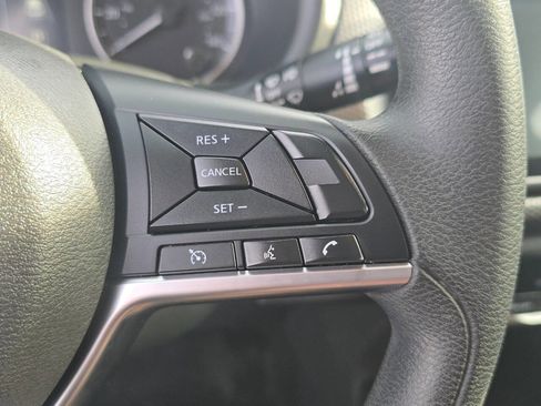 Used 2020 Nissan Kicks SV image 6