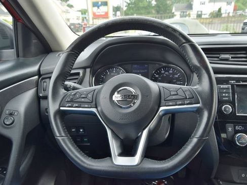 Used 2018 Nissan Rogue SV AWD/4WD image 21