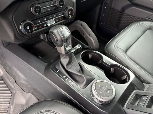 New 2025 Ford Bronco Outer Banks w/ Sasquatch Package AWD/4WD image 29