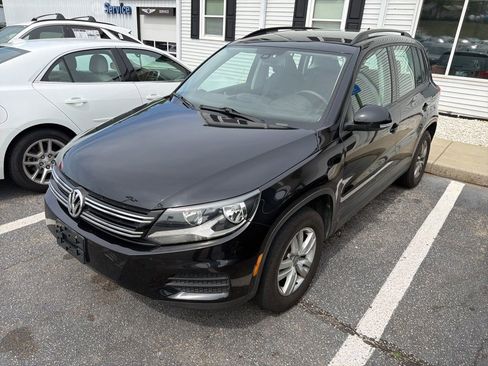 Used 2017 Volkswagen Tiguan S image 2