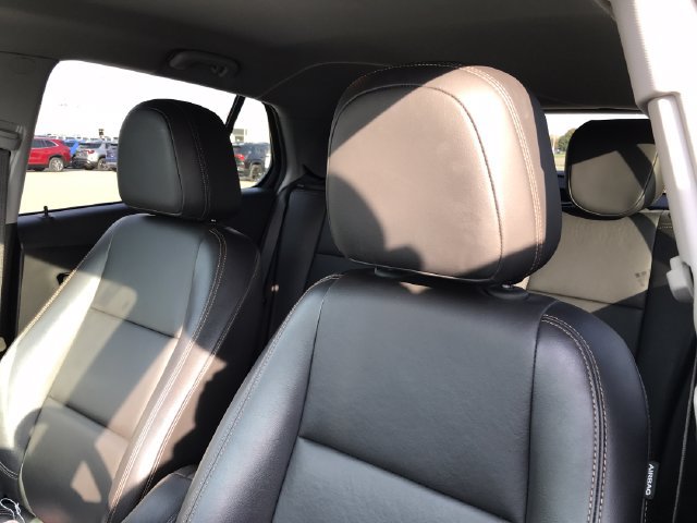 Used 2022 Chevrolet Trax LT w/ Premium Seat Package AWD/4WD image 30