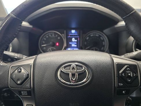 Used 2017 Toyota Tacoma SR5 w/ Tow Package AWD/4WD image 16