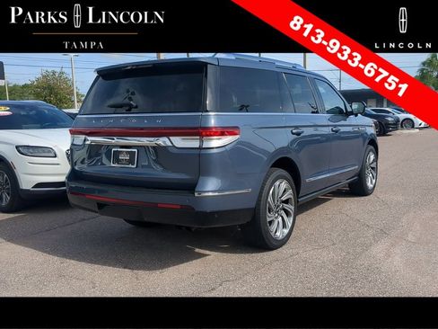 Used 2023 Lincoln Navigator Reserve AWD/4WD image 4
