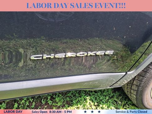 Used 2019 Jeep Cherokee Limited AWD/4WD image 11