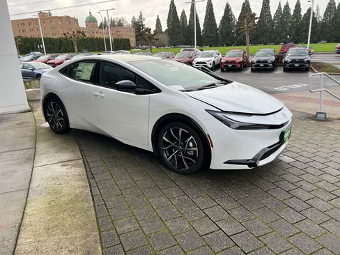 New 2026 Toyota Prius Plug-In Hybrid image 7