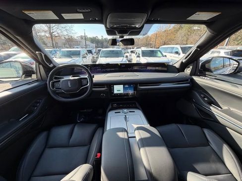 New 2025 Lincoln Navigator L Reserve w/ Jet Appearance Package image 11