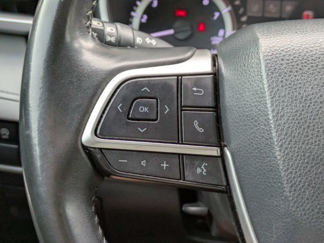 Used 2023 Toyota Highlander XLE FWD image 30