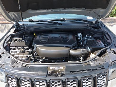 Used 2021 Jeep Grand Cherokee Laredo X RWD image 11