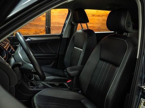 Used 2024 Volkswagen Tiguan SE image 10