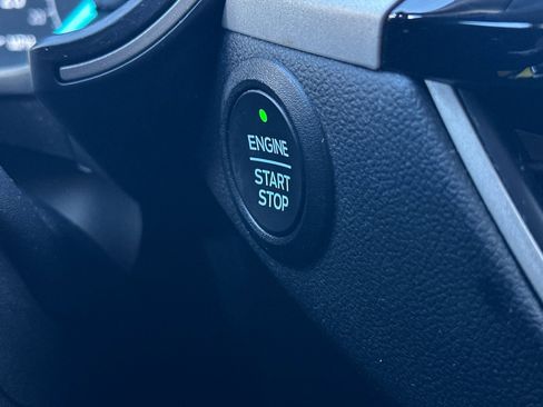 Used 2022 Ford Escape SE w/ SE Sport Appearance Package image 21