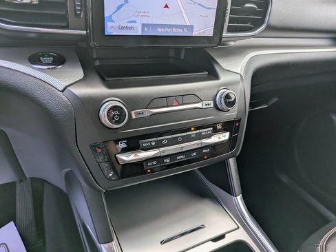 Used 2020 Ford Explorer XLT w/ Equipment Group 202A AWD/4WD image 28