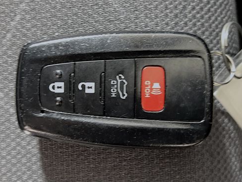 Used 2022 Toyota RAV4 XLE w/ Convenience Package FWD image 36