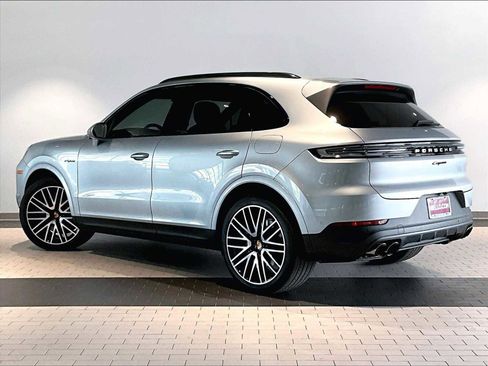 New 2026 Porsche Cayenne E-Hybrid image 3
