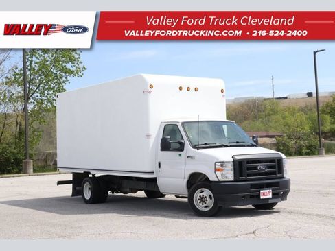 Used 2023 Ford E-450 and Econoline 450 Super Duty RWD image 1