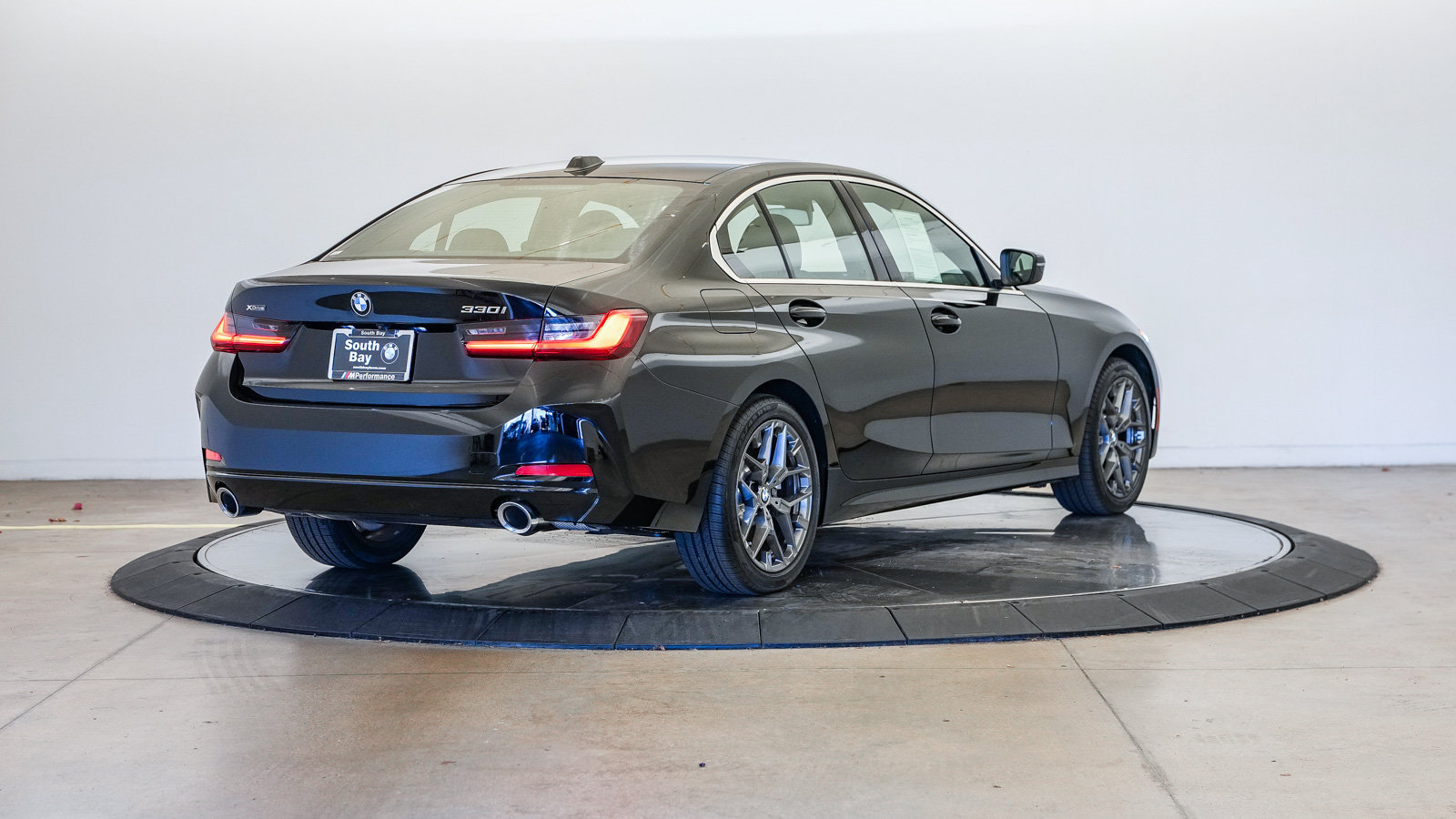 Used 2026 BMW 330i xDrive Sedan w/ Premium Package AWD/4WD image 5