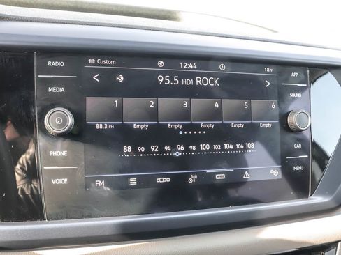 Certified 2022 Volkswagen Taos SE w/ IQ.Drive SE Package image 24