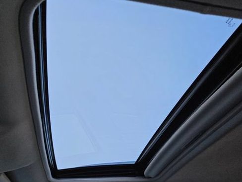 Used 2015 Toyota RAV4 Limited AWD/4WD image 21