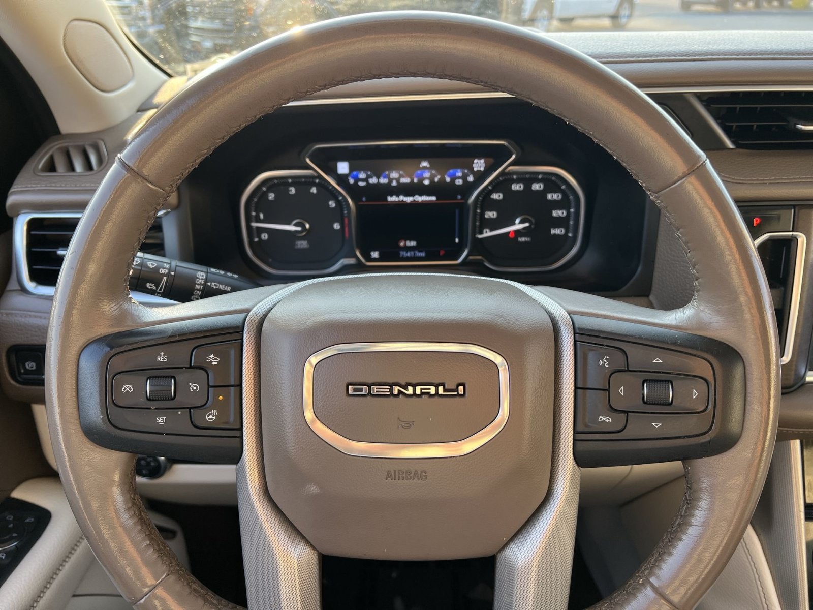 Used 2021 GMC Yukon Denali AWD/4WD image 16