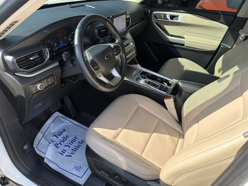 Used 2021 Ford Explorer XLT w/ Equipment Group 202A image 10