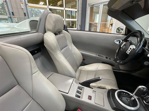 Used 2004 Nissan 350Z Touring RWD image 21