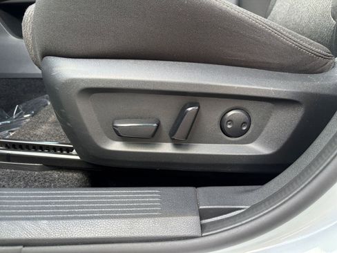 Used 2025 Nissan Rogue SV AWD/4WD image 22