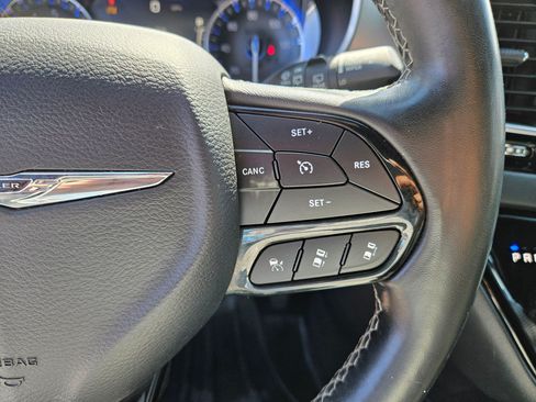 Used 2019 Chrysler Pacifica Touring-L w/ Advanced Safetytec Group FWD image 18
