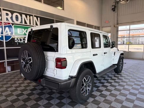 Used 2024 Jeep Wrangler Unlimited Sahara AWD/4WD image 6