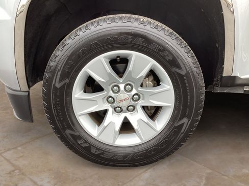 Used 2017 GMC Canyon SLE image 31