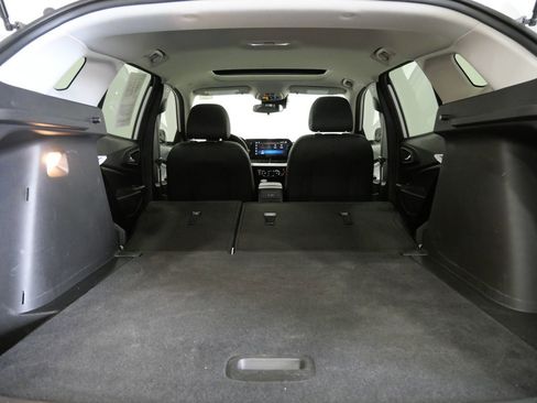 Used 2025 Chevrolet Trax LT w/ Sunroof Package FWD image 26
