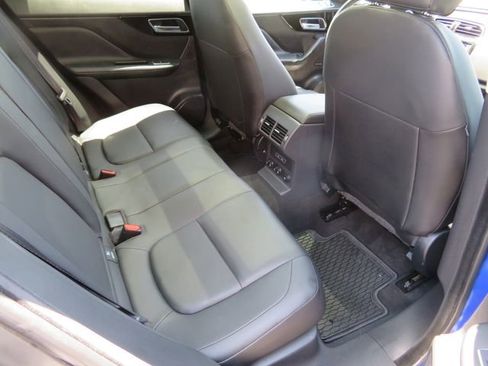 Used 2018 Jaguar F-PACE Premium AWD/4WD image 18