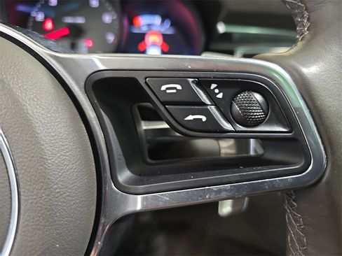 Used 2018 Porsche Macan S image 21