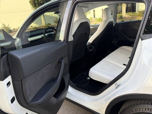 Used 2023 Tesla Model Y Performance AWD/4WD image 25