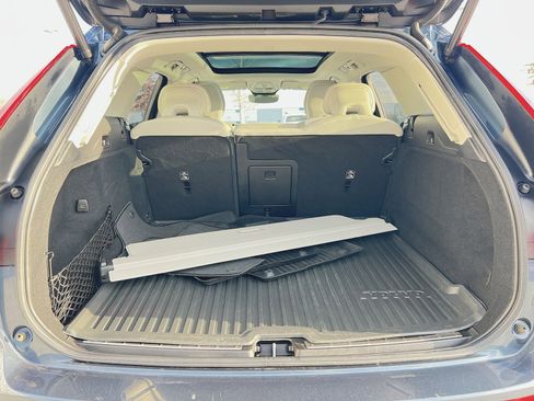 Certified 2023 Volvo XC60 B5 Ultimate w/ Climate Package image 26