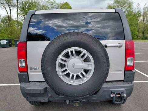Used 2009 HUMMER H3 w/ Chrome Appearance Package AWD/4WD image 6