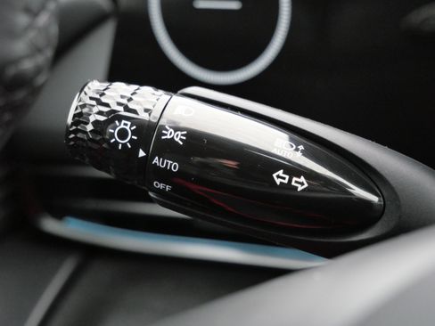 Certified 2025 Hyundai Elantra SEL image 34