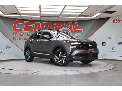 Used 2026 Nissan Kicks SV w/ SV Premium Package FWD image 1