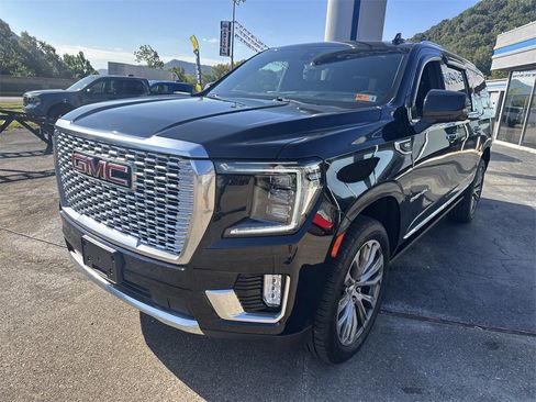 Used 2022 GMC Yukon XL Denali w/ Denali Ultimate Package image 10