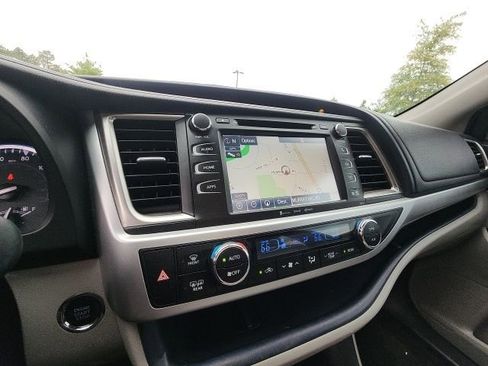 Used 2016 Toyota Highlander XLE FWD image 32