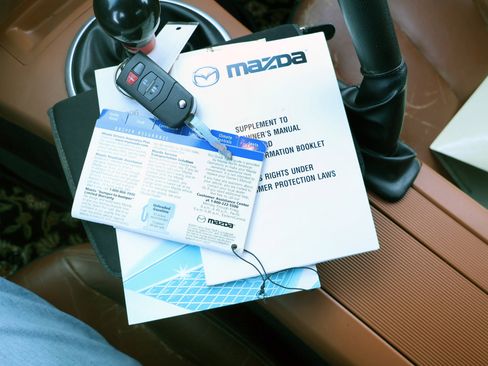 Used 2006 MAZDA MX-5 Miata Grand Touring w/ Suspension Pkg image 28