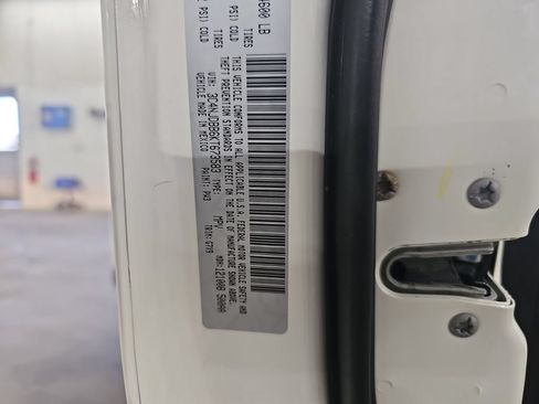 Used 2019 Jeep Compass Latitude w/ Cold Weather Group AWD/4WD image 34