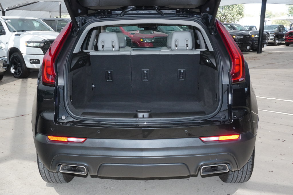 Used 2023 Cadillac XT4 Luxury w/ Cold Weather Package FWD image 33