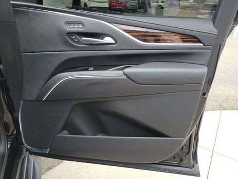 Used 2023 Cadillac Escalade Premium Luxury AWD/4WD image 28