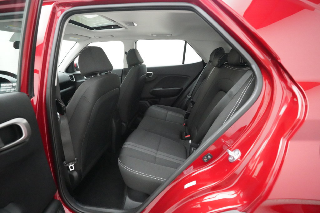 Used 2023 Hyundai Venue SEL FWD image 15